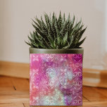 Azulejo Damasco Blanco Vintage Desvanecido En La Acuarela<br><div class="desc">Hermoso y clásico diseño cerámico con un diseño de damasco blanco descolorido sobre un fondo de color rosa gradiente.</div>