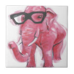 Azulejo Dapper Animal | Elefante Rosa En Lentes De Ojo<br><div class="desc">Esta impresión presenta un elefante rosa en lentes de lectura | Por Jennifer Rutledge</div>