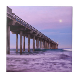 Azulejo De Cerámica Amanecer púrpura sobre el muelle, California