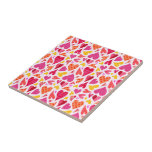 Azulejo De Cerámica Cardíacos caprichosos con patrones y textura<br><div class="desc">Este patrón de bonito caprichoso tiene corazones entrelazados hechos al estilo de doodle. Están hechas en tonos morados, rosas, naranjas y amarillos sobre un fondo blanco roto. Algunos corazones tienen puntos de polka, otros son pelados o rayas. Todos flotan unos a otros e interactúan en este dulce y divertido diseño...</div>
