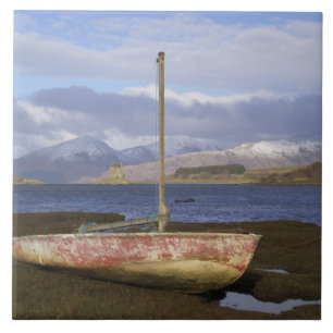 Azulejo De Cerámica Castle Stalker con barco pesquero en el
