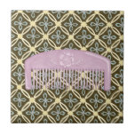 Azulejo De Cerámica Comb de lavanda sobre fondo de chocolate<br><div class="desc">Un hermoso peine de lavanda se sienta en un fondo de chocolate en esta publicación de Megan Meagher. Los diseños florales se asoman por detrás del peine,  que también tiene una flor encantadora. ¡Un gran regalo para los amantes de la moda o del morado!</div>