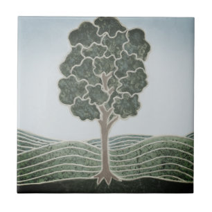 Azulejo de cerámica con imagen de árbol primitivo
