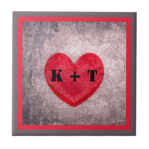 Azulejo De Cerámica Corazón Stonewashed en Gris y Rojo con Monograma