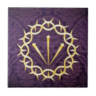 Azulejo De Cerámica Corona De Oro De Tornos En Fondo Púrpura Oscuro