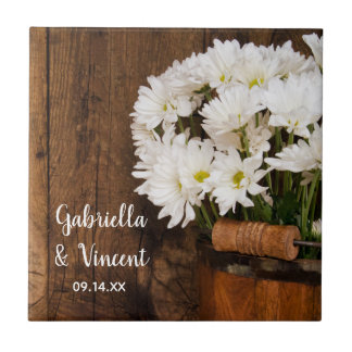 Azulejo De Cerámica Cubo de madera Daisies Blancos Boda de granero