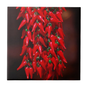 Azulejo De Cerámica Diseño de imagen de pimientos chili colgantes al r