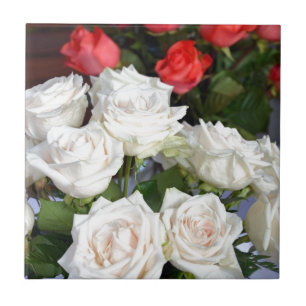 Azulejo De Cerámica Disposición floral de rosas rojos y blancos
