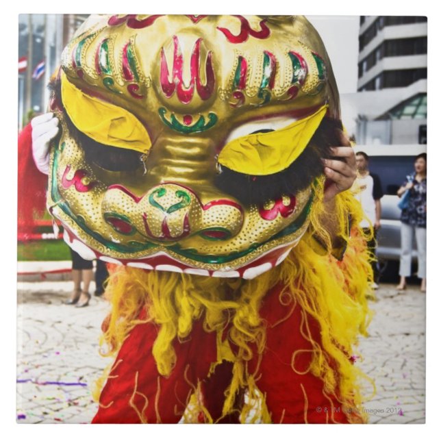Azulejo De Cerámica Dos personas en el traje chino del dragón, (Frente)