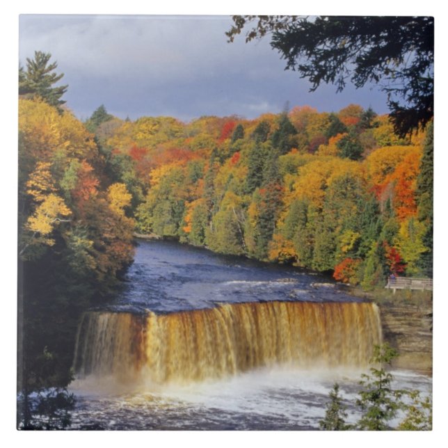 Azulejo De Cerámica El Alto Tahquamenón cae en la UP Michigan en otoño (Frente)