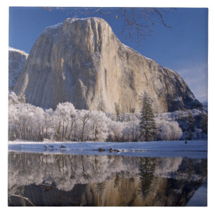 Azulejo De Cerámica El Capitán se refleja en el río Merced en 2
