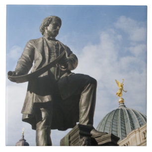 Azulejo De Cerámica Estatua con cúpula de vidrio en el edificio Kunstv