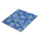 Azulejo De Cerámica Estrellas de David Stainde Glass<br><div class="desc">Baldosas de cerámica cuadrada con una imagen de Estrellas de David (Escudos de David) en un patrón de vidrio manchado azul. Vea la combinación de tazas,  placas de papel y embutidos. Vea toda la colección Hanukkah Tile en la categoría HOME en la sección HOLIDAYS.</div>