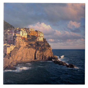 Azulejo De Cerámica Europa, Italia, Manarola. Los acantilados anidados