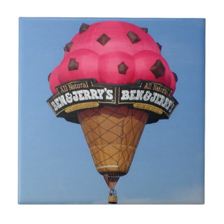 Azulejo De Cerámica Globo del aire caliente del cono de helado