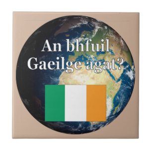 Azulejo De Cerámica ¿Hablas irlandés en irlandés? Bandera y Tierra