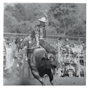Azulejo De Cerámica Jinete que cuelga encendido al toro bucking 2