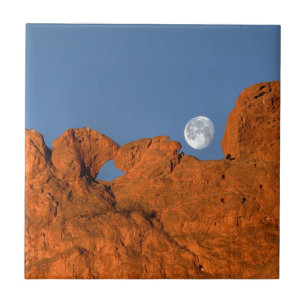 Azulejo De Cerámica Kissing Camels Rock Formation with Full Moon