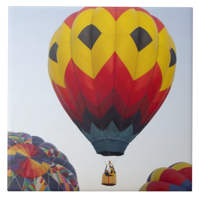 Azulejo De Cerámica Lanzando globos aerostáticos (Frente)