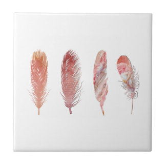 Azulejo De Cerámica Las plumas en rosa y coral sobre un fondo blanco