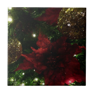 Azulejo De Cerámica Maroon y el árbol de Navidad dorado I foto de vaca