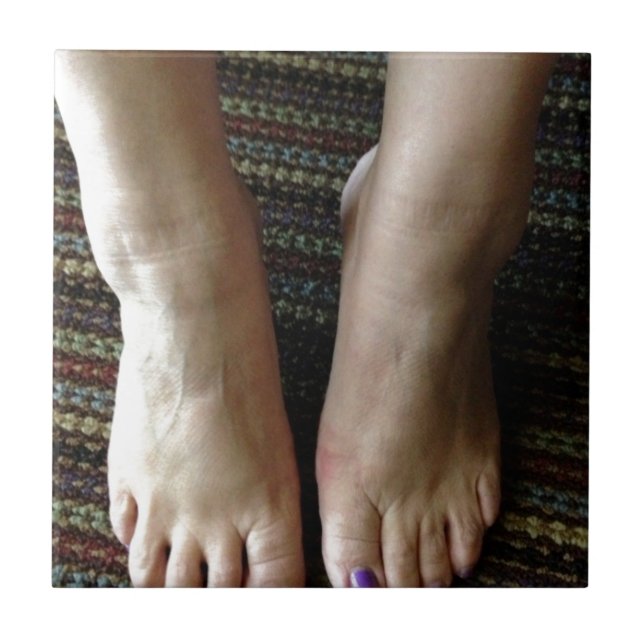 AZULEJO DE CERÁMICA MIS PIES EN LA CARPETA (Frente)