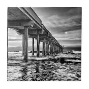 Azulejo De Cerámica muelle en blanco y negro al amanecer, California