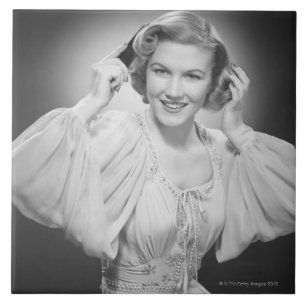 Azulejo De Cerámica Mujer en el vestido 2