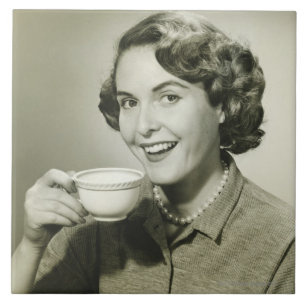 Azulejo De Cerámica Mujer que sostiene las tazas