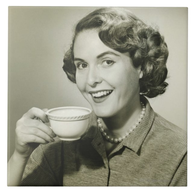 Azulejo De Cerámica Mujer que sostiene las tazas (Frente)