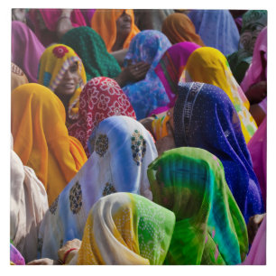 Azulejo De Cerámica Mujeres en saris coloridos se reúnen