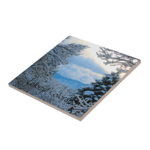 Azulejo De Cerámica Nieve sobre pinos en montañas rocosas de Colorado