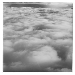 Azulejo De Cerámica Paisaje de nubes inquietante al amanecer.