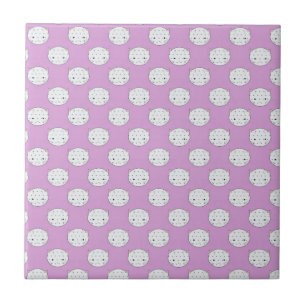 Azulejo De Cerámica Patrón de lunares con caras de gatito lavanda y bl