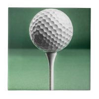 Pelota de golf en Tee
