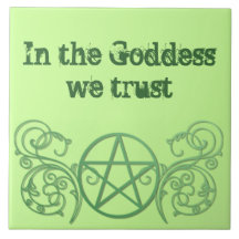 Pentáculo verde con florecimiento