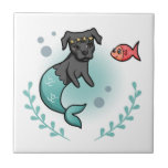 Azulejo De Cerámica Pitbull de la sirena<br><div class="desc">Éste es un ilustracion del vector de un pitbull de la sirena y de su pequeño amigo de los pescados. El perro de la sirena tiene una corona de la estrella en su cabeza. Hay una guirnalda de la alga marina en la parte inferior.</div>