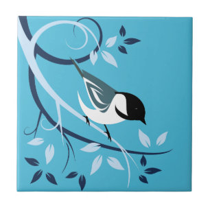 Azulejo De Cerámica Pollo Con Tapa Negra En La Rama Del Árbol