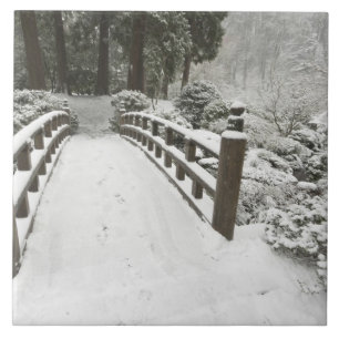 Azulejo De Cerámica Puente lunar cubierto de nieve, Jardín Japonés