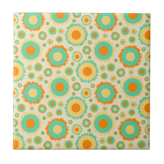 Azulejo De Cerámica Puntos retros del Hippie en naranja, verde, y