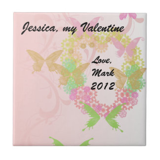 Azulejo De Cerámica San Valentín con corazón floral y mariposas