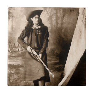 Azulejo De Cerámica Señorita Annie Oakley con arma, retrato de foto vi
