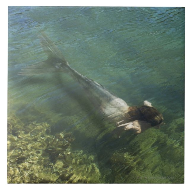 Azulejo De Cerámica Sirena que nada bajo el agua (Frente)