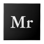 Azulejo De Cerámica Sr. y Sra. | elegante pareja moderna<br><div class="desc">"Mr. and Mrs." Un regalo de pareja a juego con un elegante diseño moderno en blanco y negro. Perfecto para・ Lovers/Couple・ recién casado・ Boda aniversario・ El día de San Valentín Haga clic en el botón personalizar it para personalizar el diseño eligiendo el color de fondo que desee e incluso agregue...</div>
