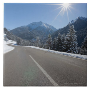 Azulejo De Cerámica Thrugh vacío idílico del camino un paisaje del