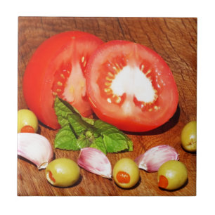 Azulejo De Cerámica tomate con aceitunas rellenas y ajo