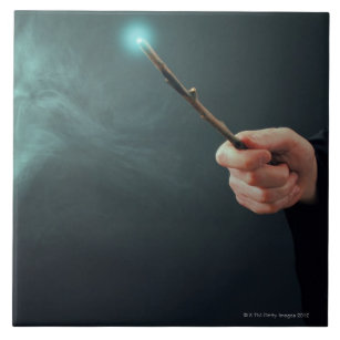 Azulejo De Cerámica Un mago de la fantasía que hace magia con la vara