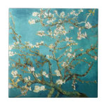 Azulejo De Cerámica Van Gogh Almond Flores de arte flores blancas en a<br><div class="desc">Flores blancas sobre la rama de los almendros contra el fondo azul turquesa o agua. Famosa obra maestra de la vida de Vincent Van Gogh. El bonito patrón floral le da un toque femenino. Considerado por algunos como la mejor obra de arte de Van Gogh, las flores de primavera y...</div>