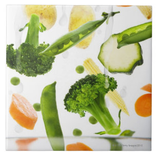 Azulejo De Cerámica Verduras frescas con agua que cae en un cuenco