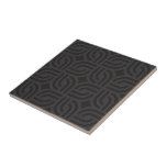 Azulejo Diseño antiguo de patrones de adornos de color gri<br><div class="desc">Patrones de adornos negros de diseño antiguo sobre un fondo gris oscuro. Un elegante estilo monocromático para una colección de decoración casera.</div>